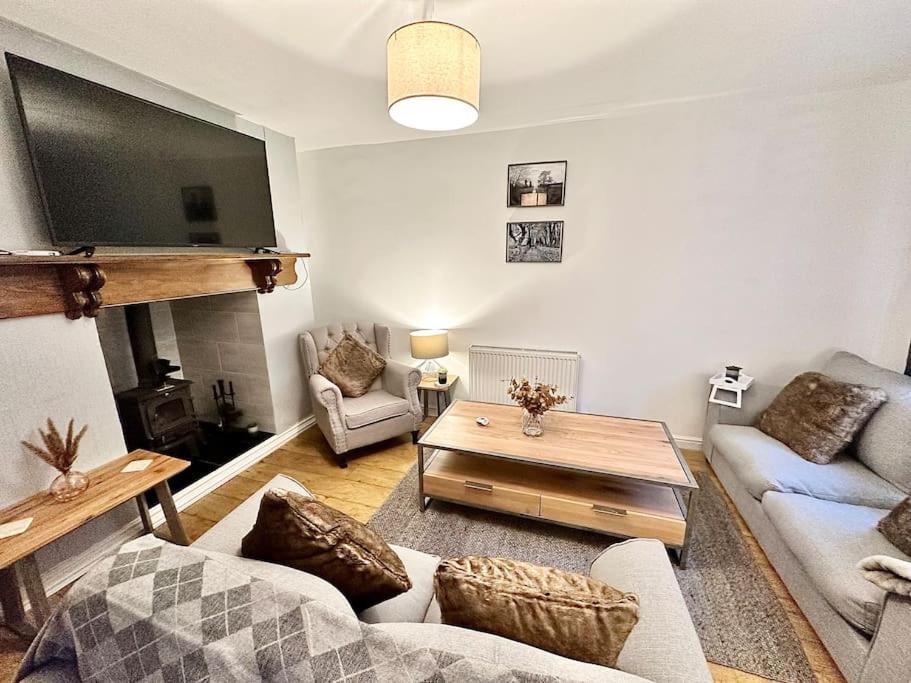 Cottage,Cinema Room,Log Burner Blaenavon Экстерьер фото