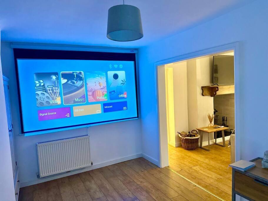 Cottage,Cinema Room,Log Burner Blaenavon Экстерьер фото
