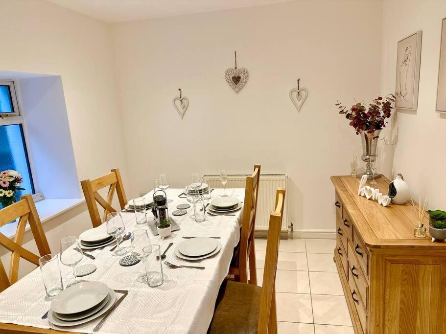 Cottage,Cinema Room,Log Burner Blaenavon Экстерьер фото
