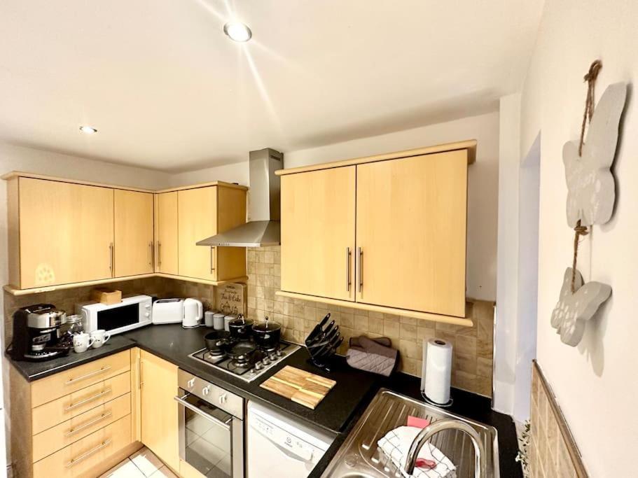 Cottage,Cinema Room,Log Burner Blaenavon Экстерьер фото