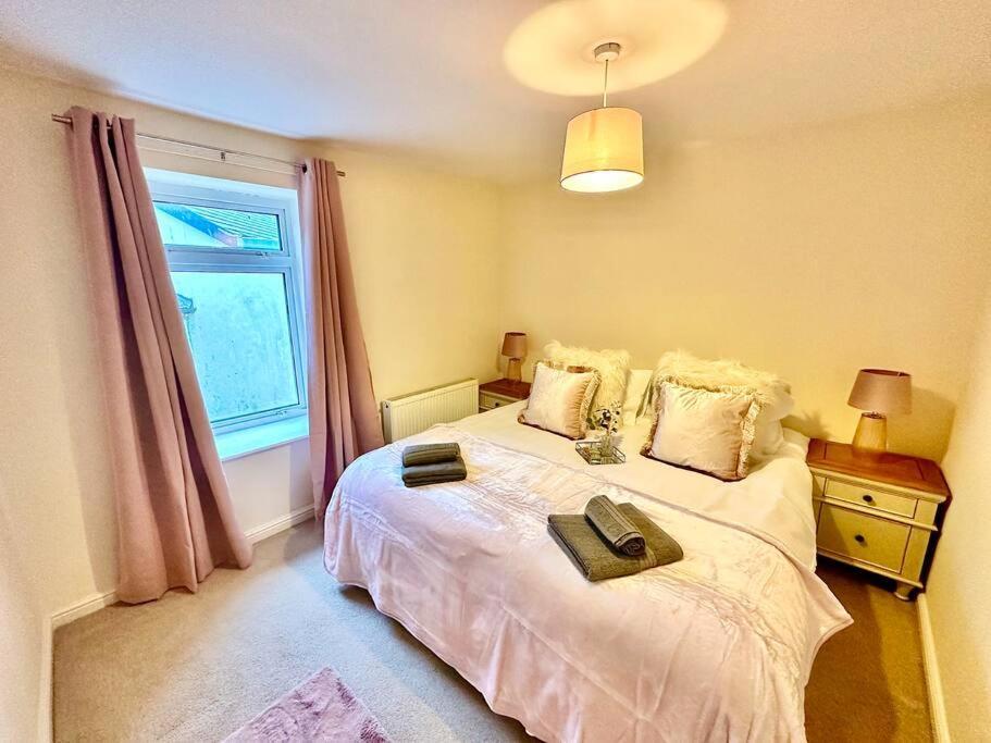 Cottage,Cinema Room,Log Burner Blaenavon Экстерьер фото