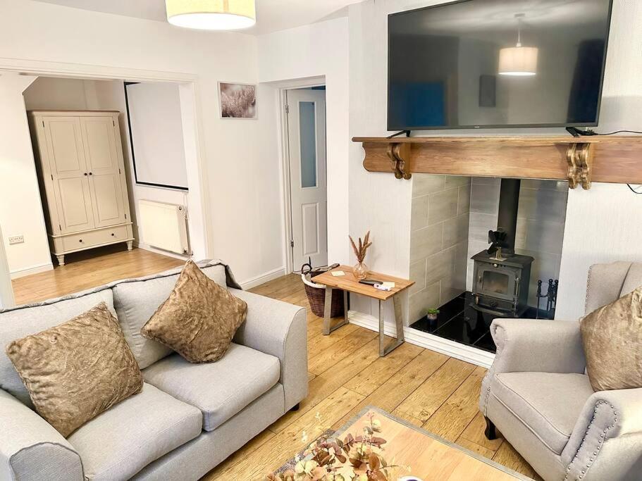 Cottage,Cinema Room,Log Burner Blaenavon Экстерьер фото